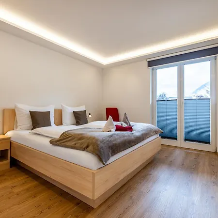 Haus Roswitha 게스트하우스 플라차우